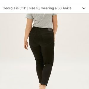 The Curvy Authentic Stretch High-Rise Skinny Jean